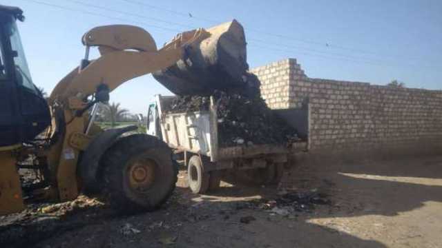 حملات مكثفة لرفع المخلفات الصلبة وصيانة أعمدة الإنارة في مركز مطاي