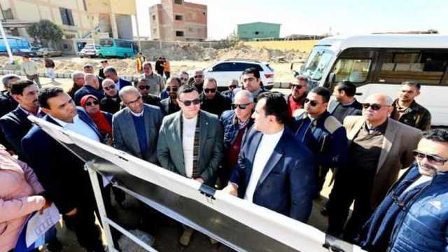 وزير الإسكان يتفقد أعمال رفع كفاءة المرافق في المنطقة الصناعية بالعاشر