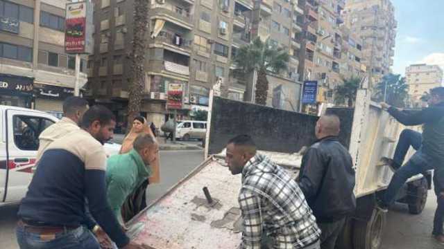 الجيزة تزيل تعديات وإشغالات الباعة والمحال التجارية بالطالبية وفيصل