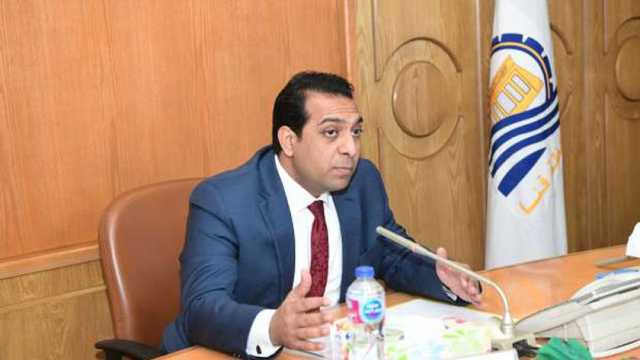 نائب محافظ قنا يبحث مد شبكات مياه جديدة بمنطقتي المعنا والحميدات