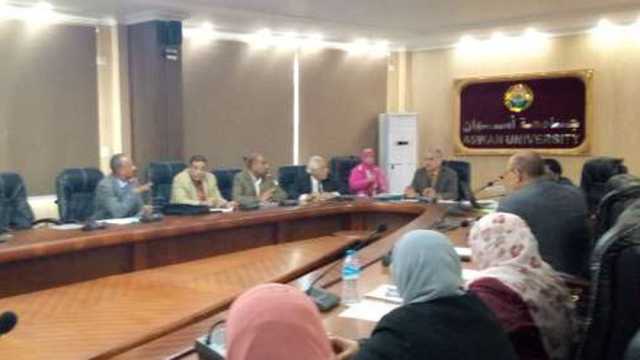 مجلس جامعة أسوان يناقش دمج كليتي السياحة والآثار
