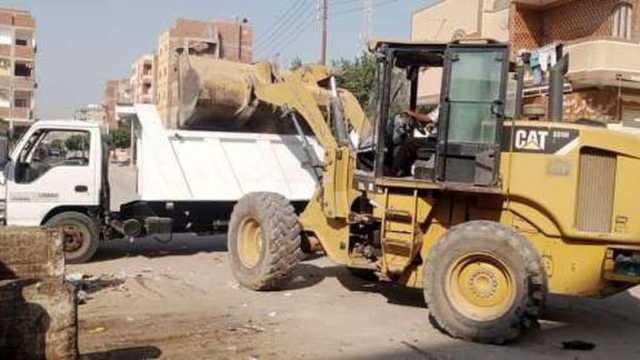 محافظ المنيا يوجه بتكثيف حملات النظافة وصيانة أعمدة الإنارة