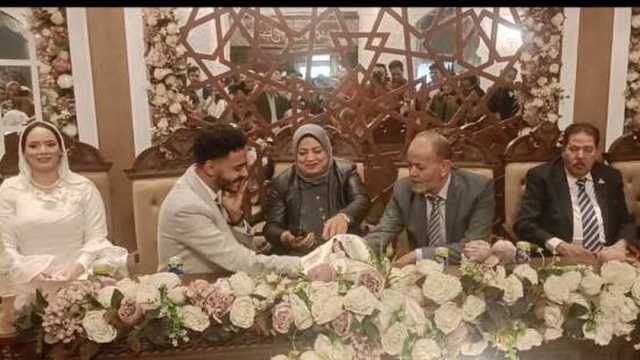 تركت المحاماة ويطلبها الأهالي بالاسم.. حكاية «منى» مأذونة بنها «المودرن»
