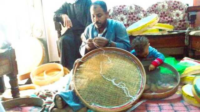 من الأجداد إلى الأحفاد.. أسرار صناعة الغربال في أسيوط