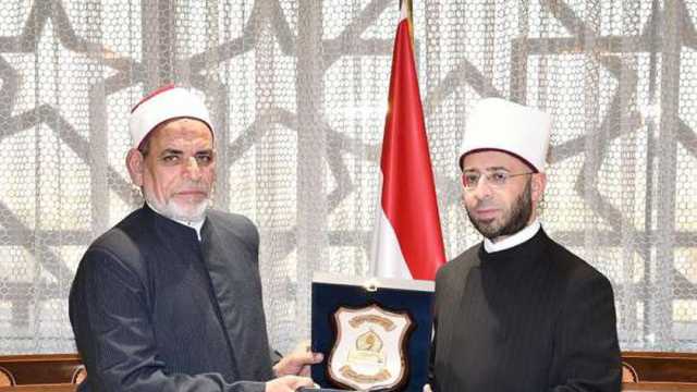 وزير الأوقاف يكرم إمام مسجد بالمنوفية بعد تنازله عن تعويض مليون جنيه