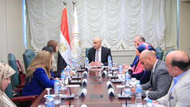 وزير التعليم يبحث تقديم امتحانات بيرسون في مصر ودعم المدارس الرسمية الدولية