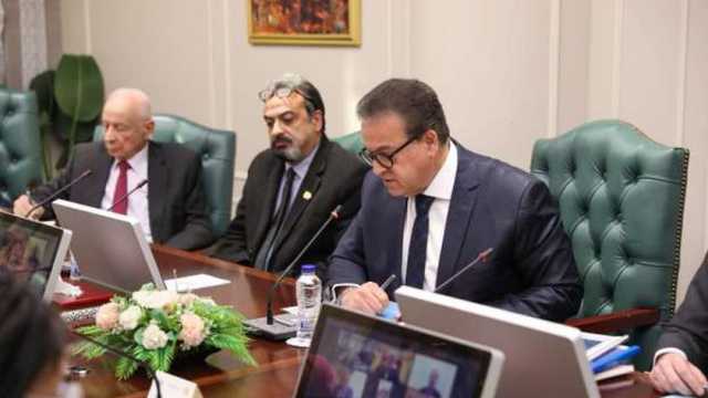 وزير الصحة يبحث محاور المشروع القومي للتنمية البشرية: هدفنا توفير حياة كريمة للمصريين