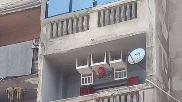 «الصورة مش مقلوبة».. منزل يثير حيرة رواد السوشيال ميديا بسبب تعليق الكراسي في السقف
