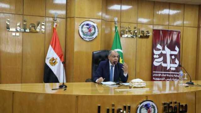 محافظ المنيا يوجه بإنهاء مشاكل الصرف الصحي وإنشاء مستوصف بأبوقرقاص