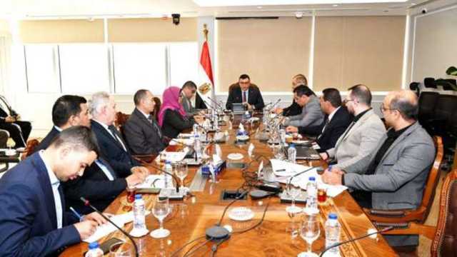 وزير الإسكان يوجه بوضع خطة مالية شاملة لضمان استدامة المدن الجديدة