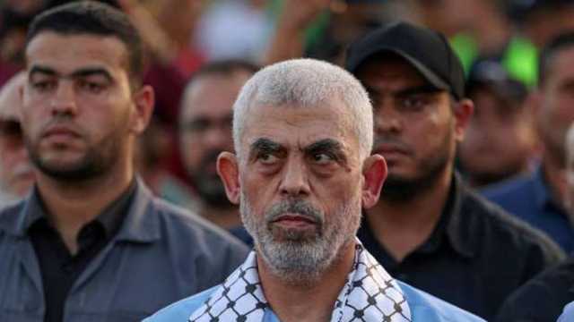 «بيت شعر لأحمد شوقي وكوفية فلسطينية».. تفاصيل فيديو سري لـ يحيى السنوار
