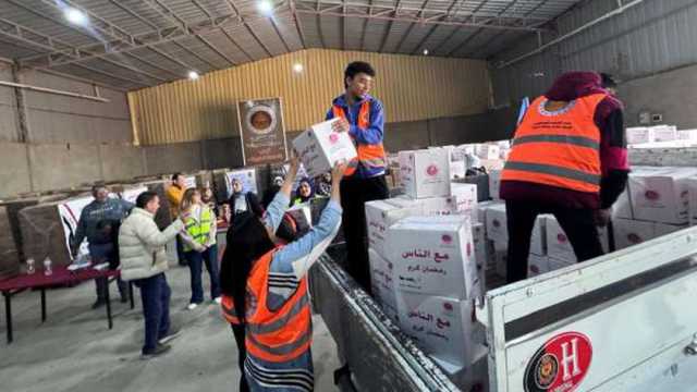 «الشعب الجمهوري» يطلق قافلة لتوزيع 26 ألف كرتونة مواد غذائية على أهالي الجيزة