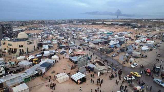 إعلام فلسطيني: الاحتلال الإسرائيلي يطلق الرصاص على النازحين وسط قطاع غزة