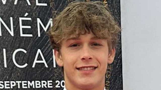 سقط من السيارة.. وفاة الممثل الشاب هدسون ميك بطل فيلم Baby Driver