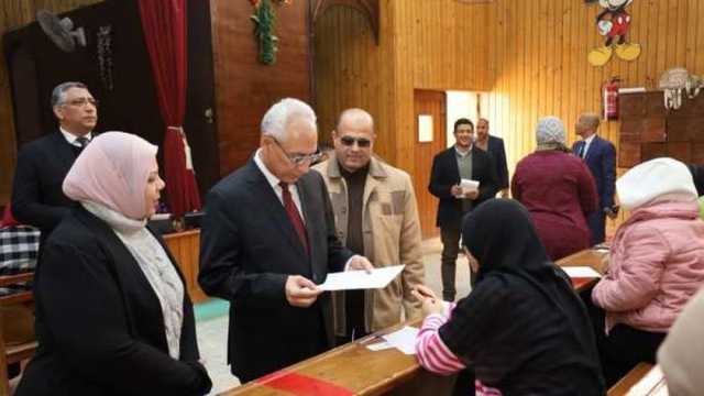 رئيس جامعة المنيا يتفقد لجان 5 كليات لمتابعة سير العملية الامتحانية
