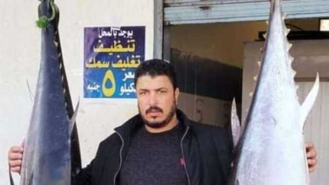 صيد أكبر سمكة «تونة عنيدة» في سواحل مرسى مطروح.. وزنها 60 كيلوجراما