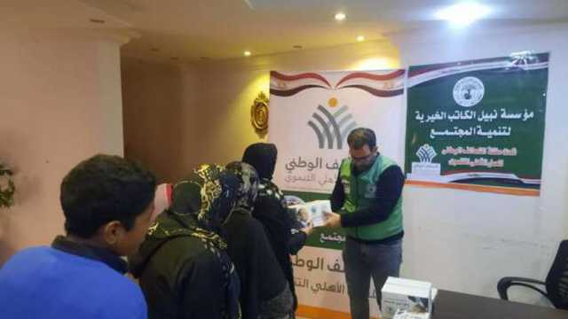 «نبيل الكاتب» توزع 1000 كرتونة غذائية ضمن جهود التحالف الوطني بالبحيرة
