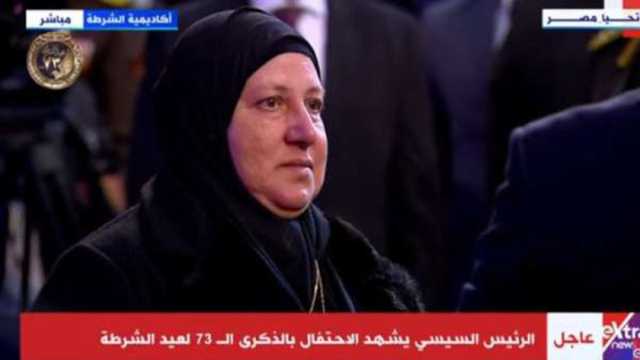 السيسي يشكر والدة الشهيد عمر القاضي ويوجه رسالة للمصريين: الضنا غالي.. حافظوا على بلدكم