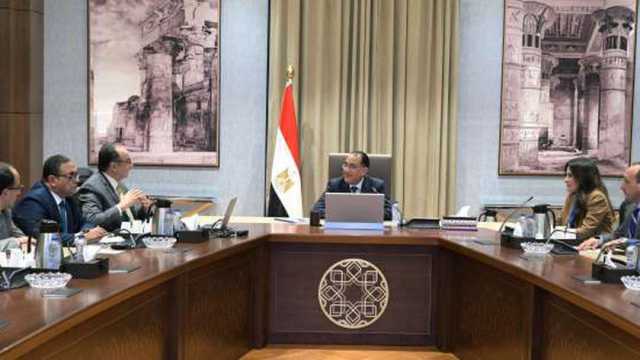 رئيس الوزراء يتابع مع وزير قطاع الأعمال آخر مستجدات تطوير «الغزل والنسيج»
