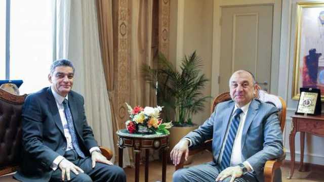 قطاع الأعمال و«الشراء الموحد» يبحثان آلية توفير الأدوية بالمستشفيات