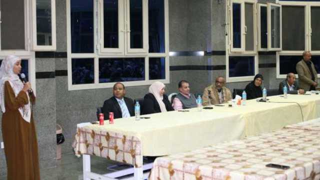 رئيس جامعة جنوب الوادي يلتقي بطالبات المدن الجامعية: بناء الشخصية أولوية