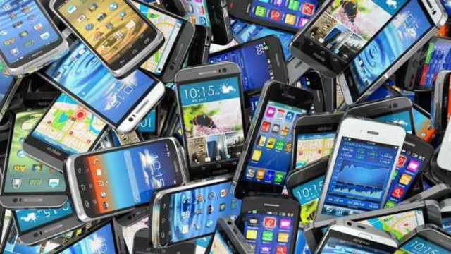 «الجمارك»: نسبة جمارك الهواتف 38%.. وهاتف واحد كهدية مسموح له بالدخول