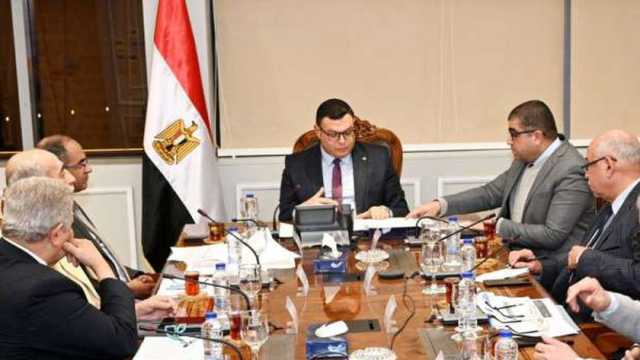 وزير الإسكان يتابع خطة تدعيم شبكات مياه الشرب والصرف الصحي
