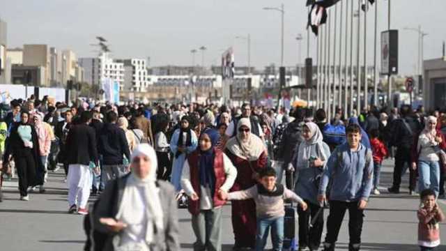 معرض الكتاب يُسجل حضورًا جماهيريًا يتجاوز 445 ألف زائر خلال اليوم الثاني