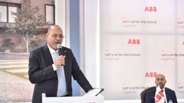 وزير العمل يُعلن عن وظائف جديدة في السعودية.. رواتب تصل لـ9000 ريال شهريًا