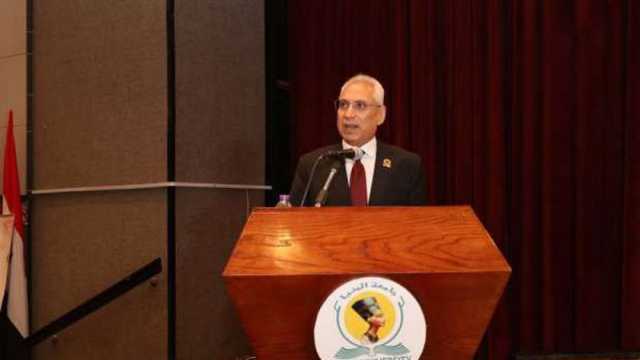 رئيس جامعة المنيا يشهد حفل تخرج الدفعة 35 بكلية الطب