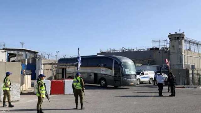 بدء الإفراج عن الأسرى الفلسطينيين.. ووصول المحررة زينة بربر إلى منزل عائلتها