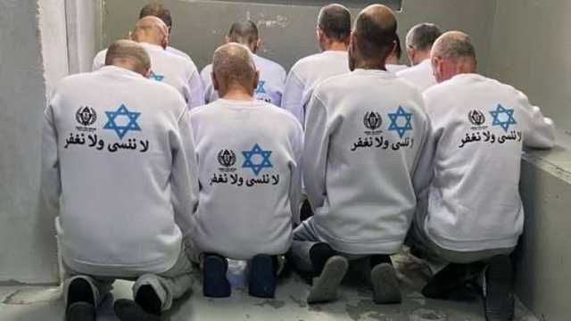 عبارات حفرها الأسرى الفلسطينيون على جدران السجون الإسرائيلية قبل الإفراج عنهم