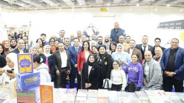 وفد تنسيقية شباب الأحزاب يزور معرض الكتاب ويتفقد جناح عمان