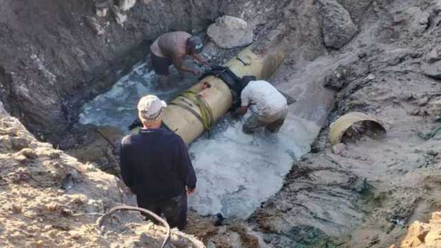 إصلاح كسر خط طرد صرف صحي في رافد بلطيم الساحلي بكفر الشيخ