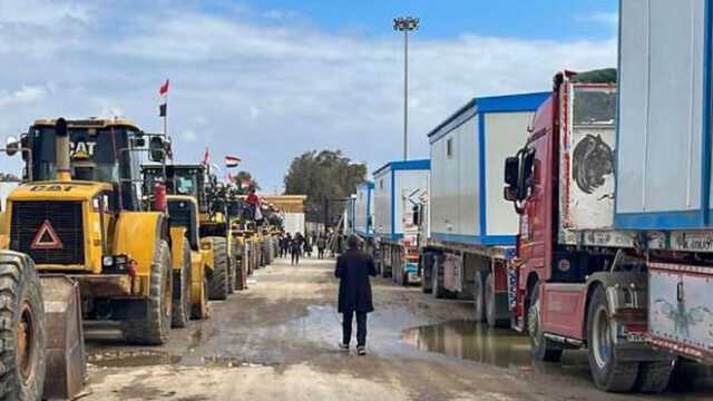 معدات إعادة الإعمار ورفع الهدم وكرفانات الإعاشة تصل إلى قطاع غزة
