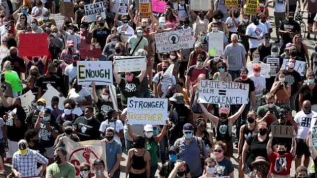 استطلاع رأي يكشف تزايد تعاطف الأمريكيين مع الفلسطينيين