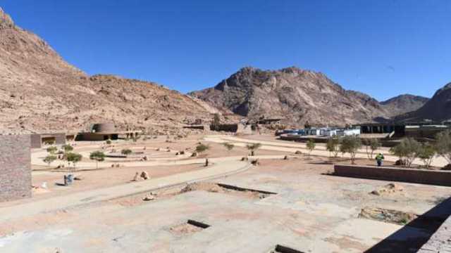 وزير الإسكان يتفقد سير العمل في البلدة التراثية بمشروع التجلى الأعظم