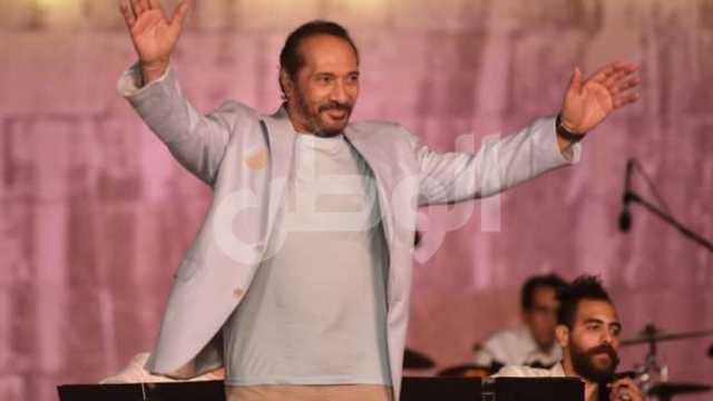 علي الحجار يحتفل بعيد زواجه الـ 22 ويوجه رسالة لعائلته.. (صورة)