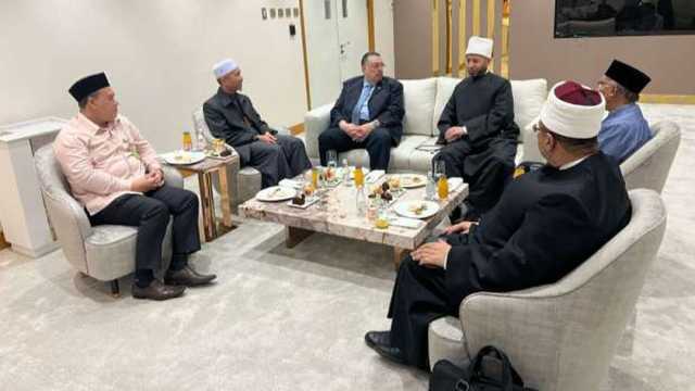 وزير الأوقاف يصل إلى ماليزيا لتعزيز التعاون في المجالات الدينية والثقافية
