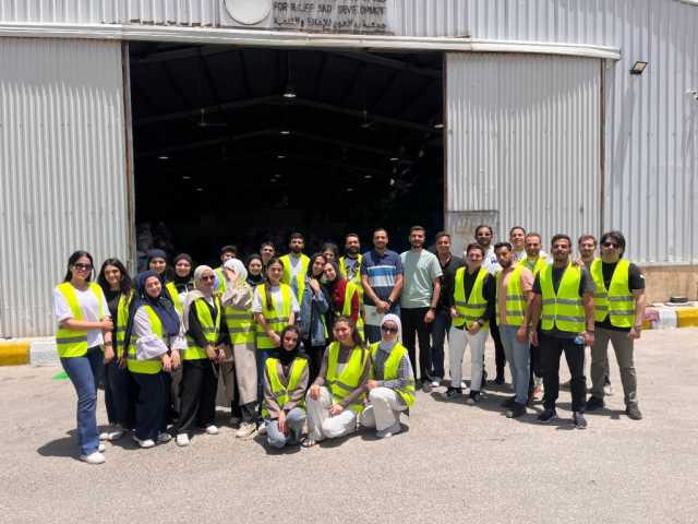 عمّان الأهليّة تنفذ حملة تطوعية لدعم بنك الملابس الخيري