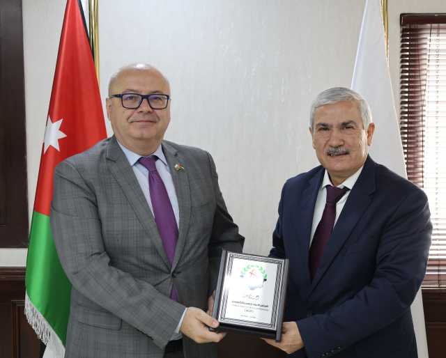 “الأعلى للعلوم والتكنولوجيا” يبحث التعاون العلمي والتقني مع بلغاريا