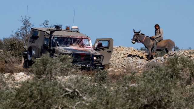 مستوطنون يسيجون أراضٍ بالأغوار الشمالية