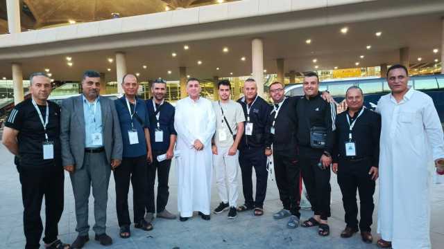 120 معلمًا متقاعدًا يشاركون في رحلة عمرة برعاية وزارة التربية