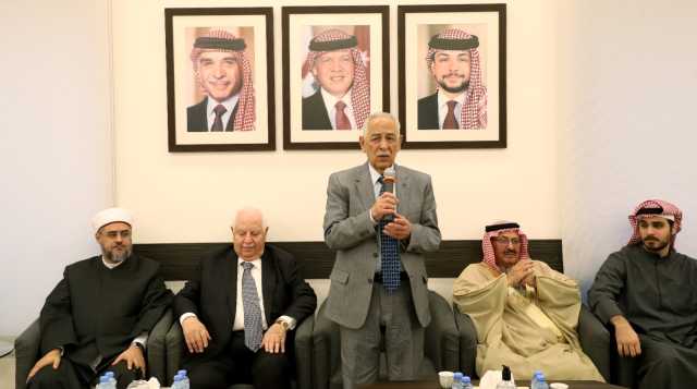 *مندوبا عن الملك وولي العهد.. العيسوي يعزي آل السعدون*