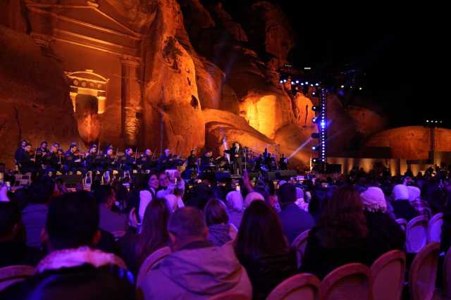 كاظم الساهر يشعل أجواء البترا بحفل فني أسطوري