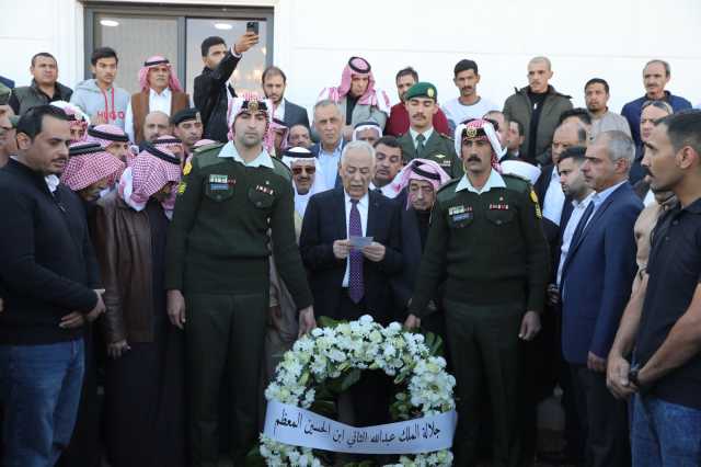 عاجل | مندوبا عن الملك وولي العهد.. العيسوي يشارك في تشييع جثمان الوزير والعين والنائب الأسبق جمال حديثه الخريشا