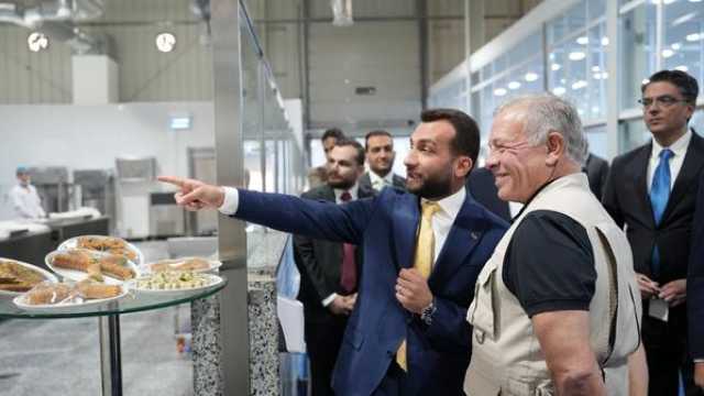 عاجل | بالصور الملك يزور مصانع حلويات الحاج محمود حبيبة ومخابز برادايس ومصنع أدوية في القسطل