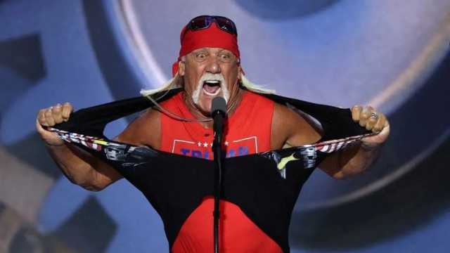 فلير يكشف تفاصيل وفاة هولك هوغان والسبب صادم