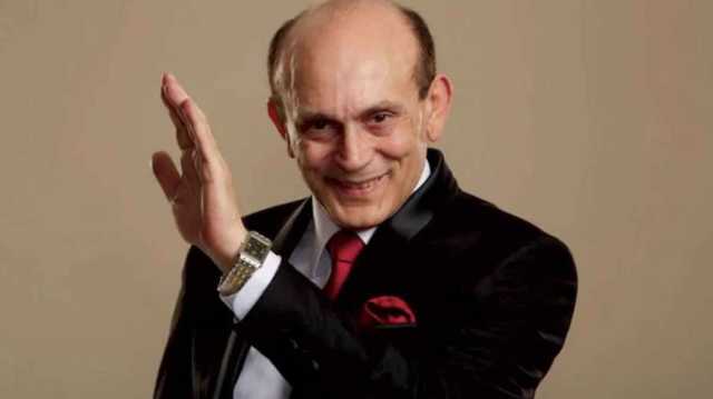 محمد صبحي ينهار أمام الزحام بعد تكريمه