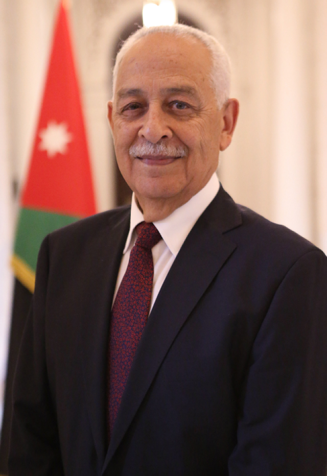 د. نسيم أبو خضير : سيرة رجل جعل الديوان الملكي بيت الأردنيين جميعا .– “أبو الحسن”